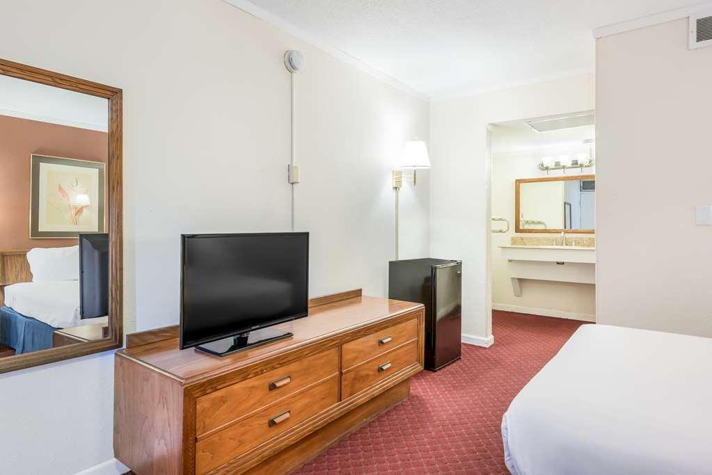 Americas Best Value Inn St. Joseph At I-29 Room photo