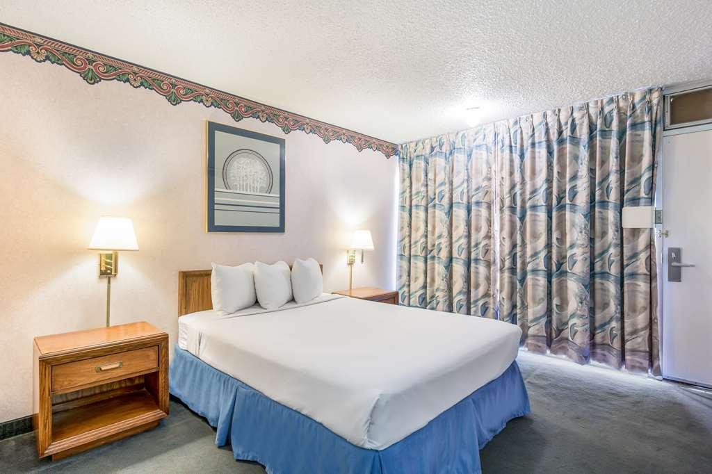 Americas Best Value Inn St. Joseph At I-29 Room photo